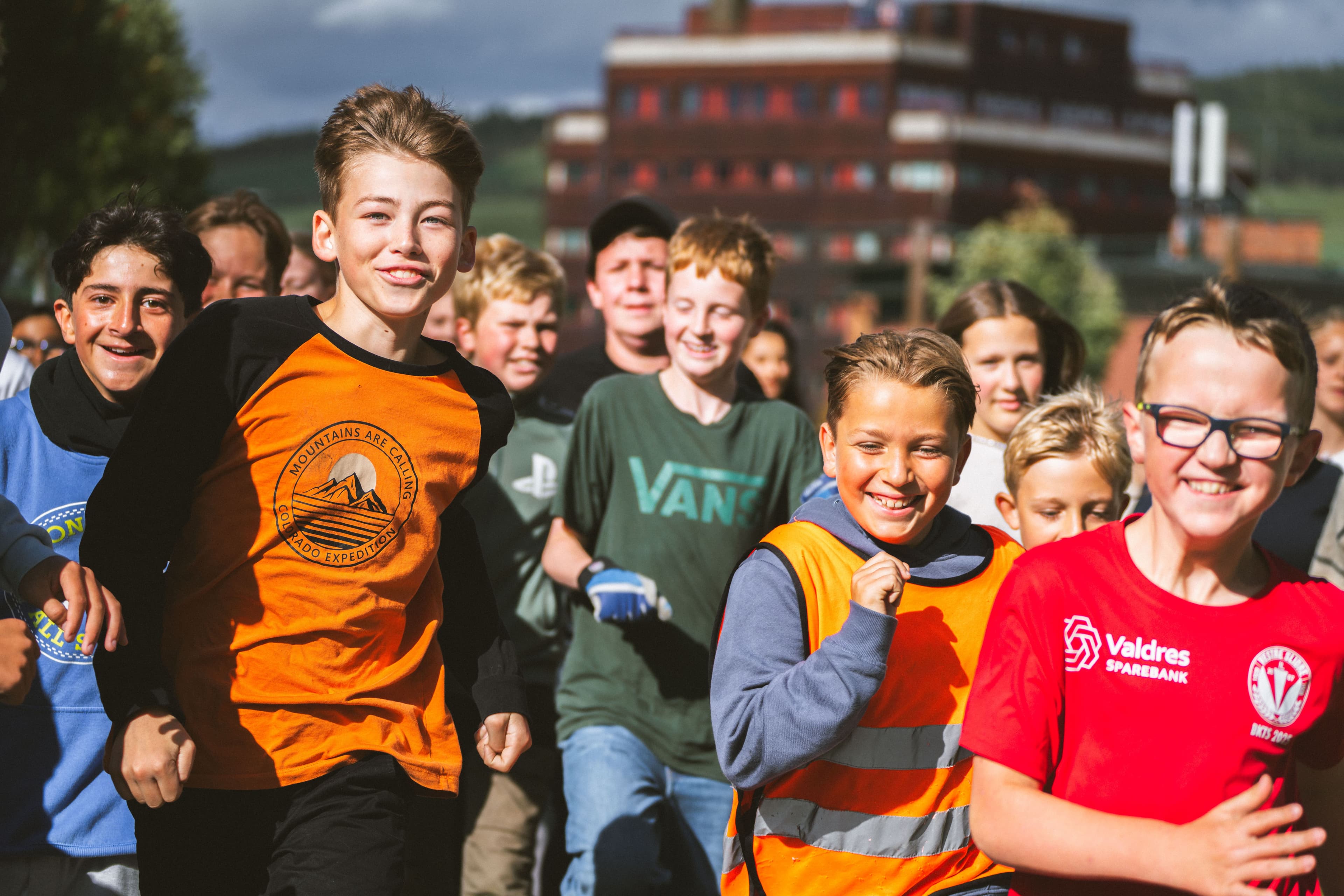 Barn er ute og jogger